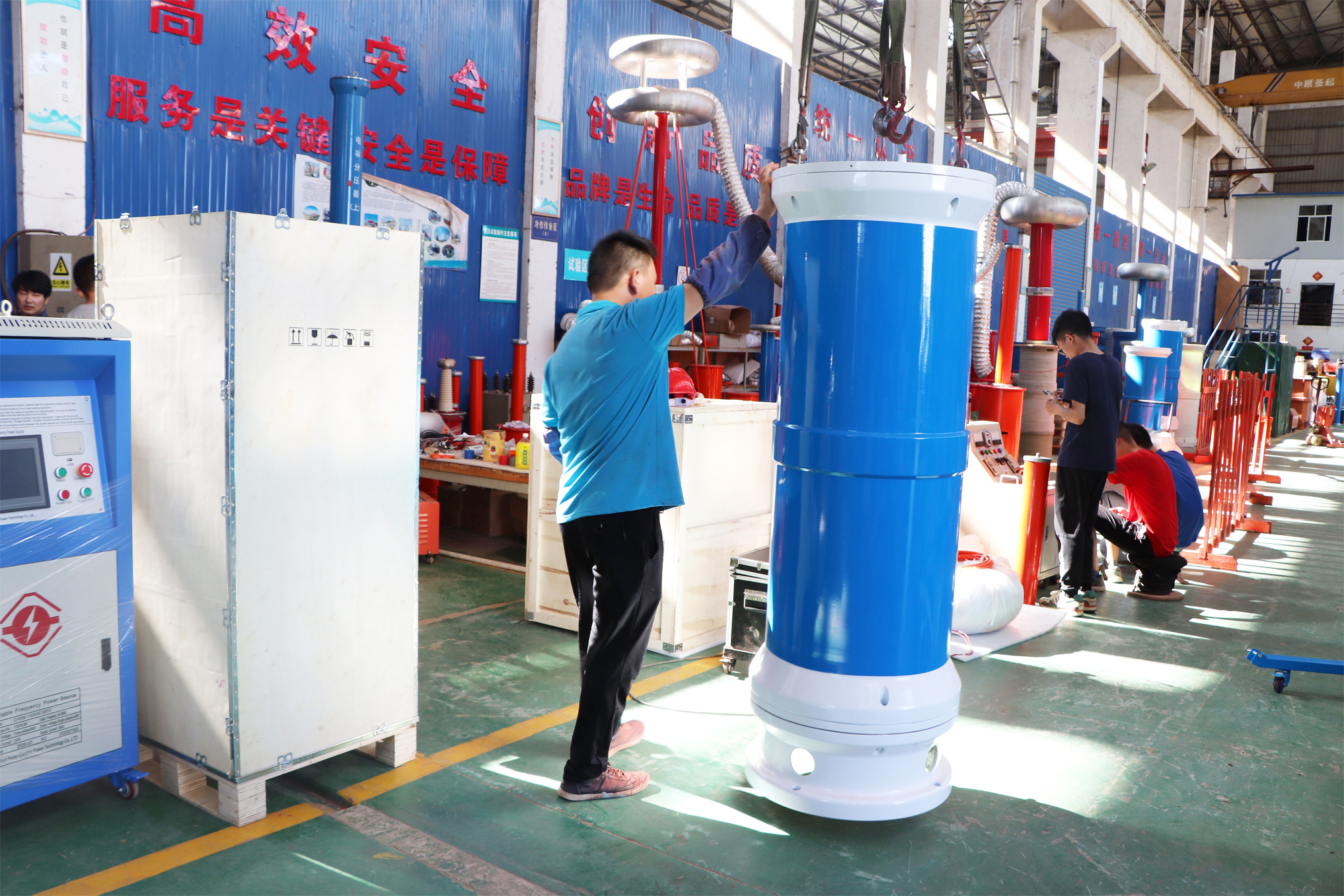 串聯諧振等電測設備順利驗收,準備發往海外.jpg 串聯諧振等電測設備順利驗收,準備發往海外.jpg